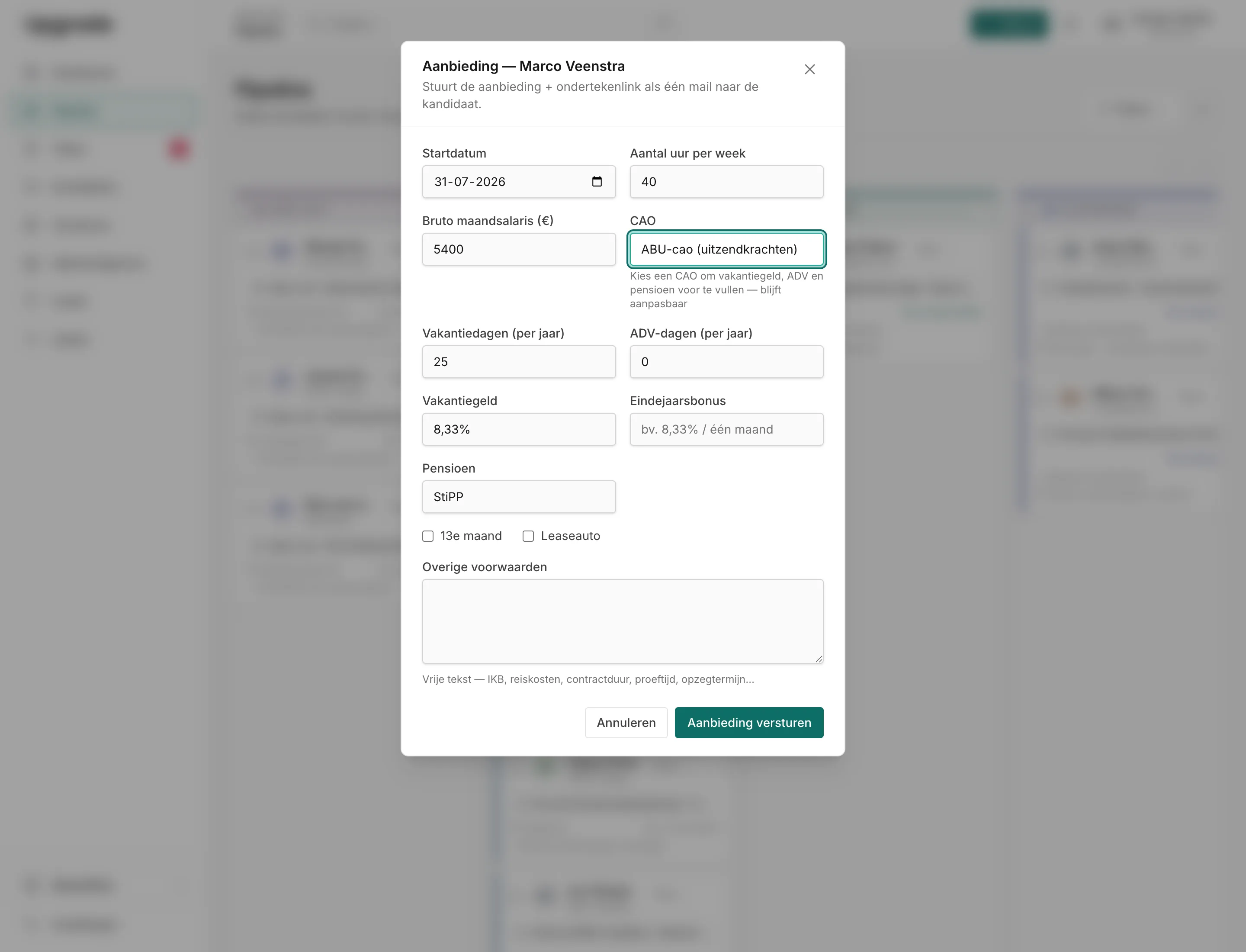 Close-up van een aanbieding: startdatum, salaris, cao en voorwaarden worden ingevuld en als één mail verstuurd